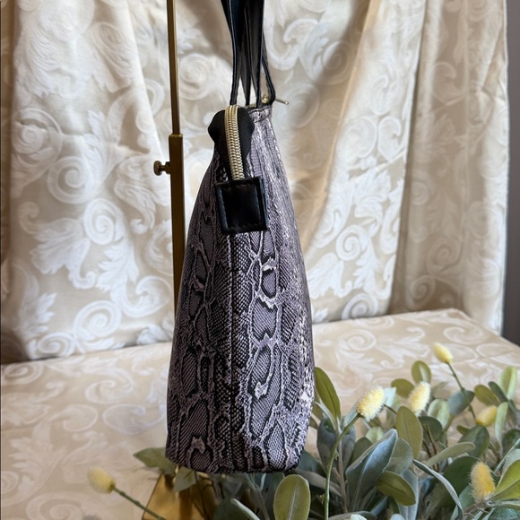 Insulated lunch tote! Brand new/ ever used!Retile print! - Picture 5 of 8